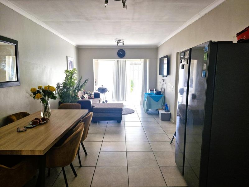 2 Bedroom Property for Sale in Loevenstein Western Cape